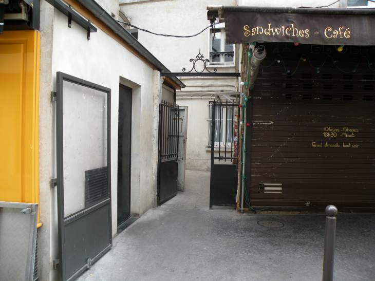  Accès à une cour d'immeuble, rue Daubenton